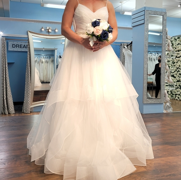 Nwt Wedding dress size medium - Picture 13 of 15